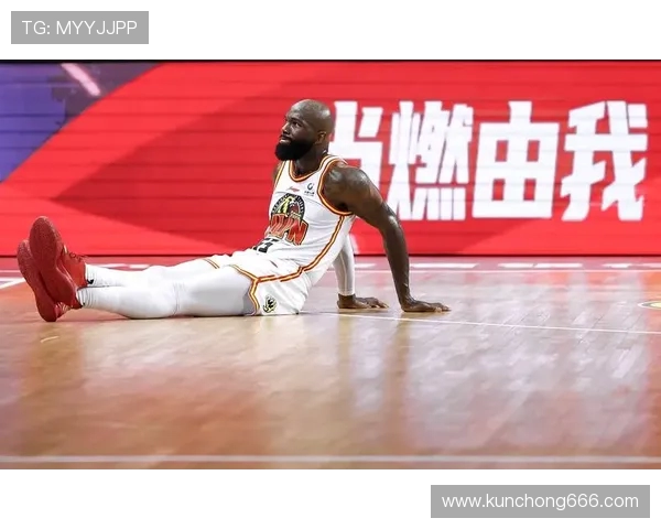 赫伯特琼斯表现低迷8投仅1中全场失误4次正负值惨淡创下最低纪录